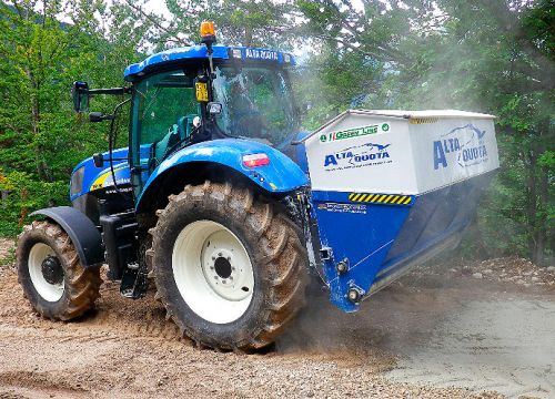 Lime spreader for stabilizer and dirt roads